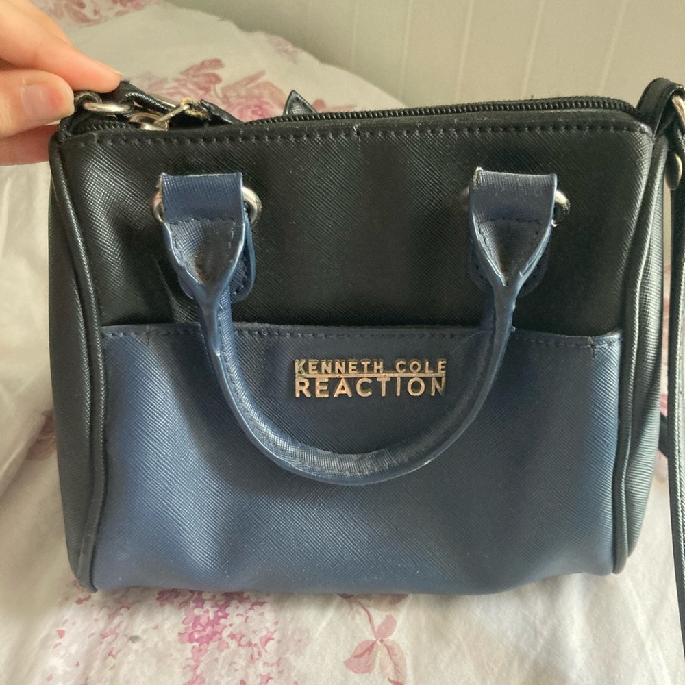 Kenneth Cole Reaction Crossbody Bag